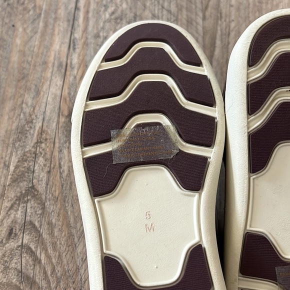 NWOT Vaneli Yodel Sport slip on Sneakers - Picture 7 of 10